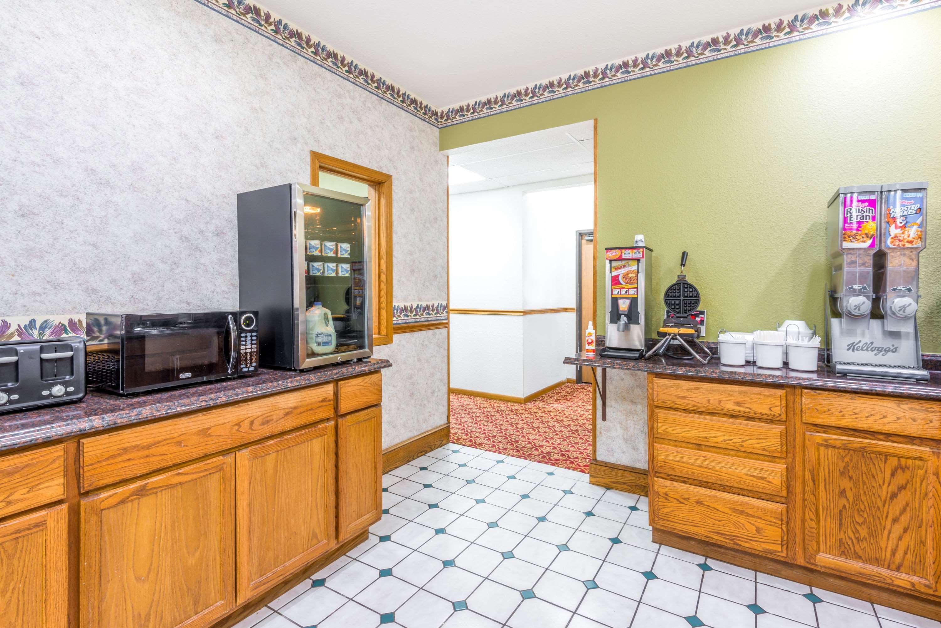 Super 8 By Wyndham Platte City Kansas City Area Extérieur photo