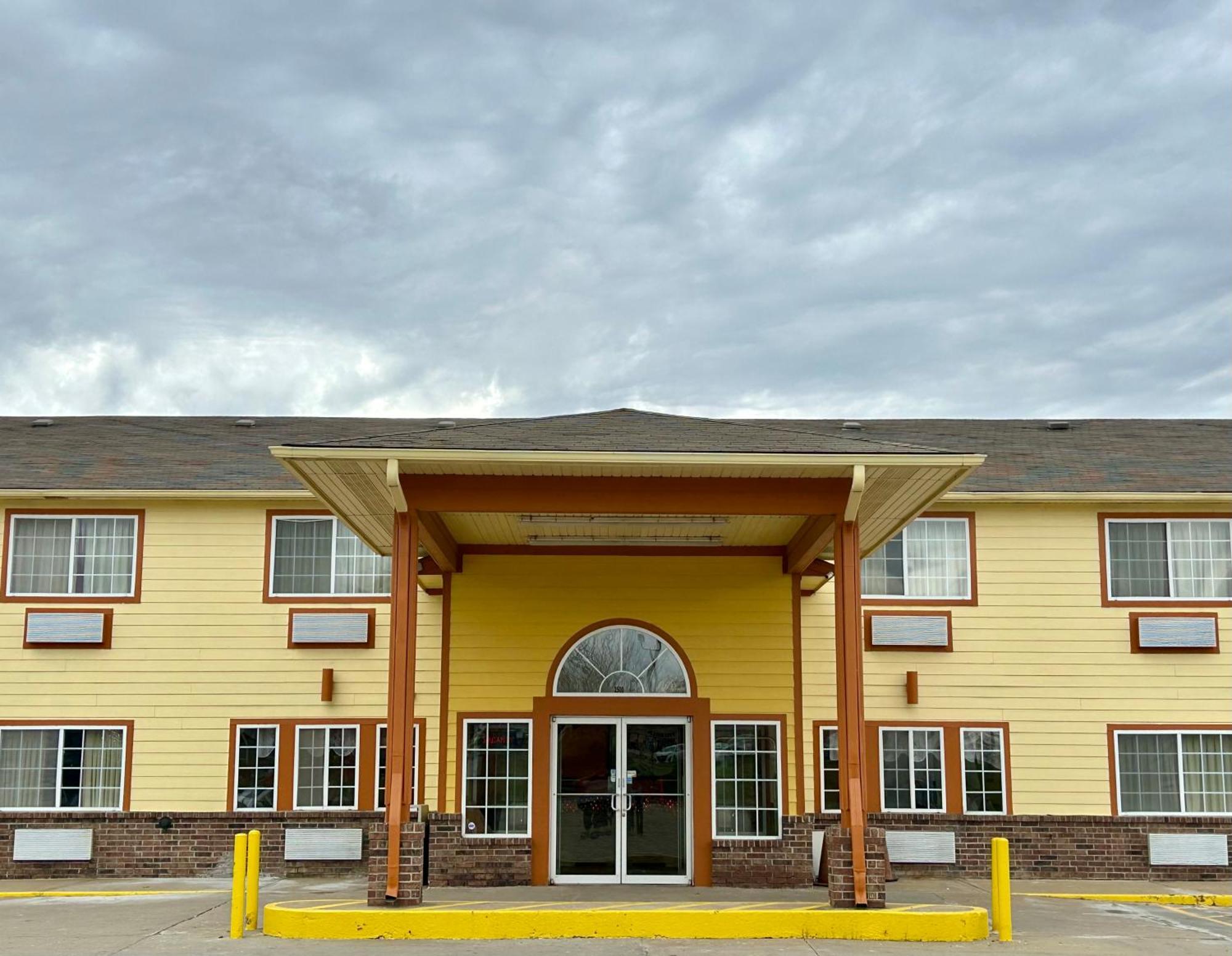 Super 8 By Wyndham Platte City Kansas City Area Extérieur photo