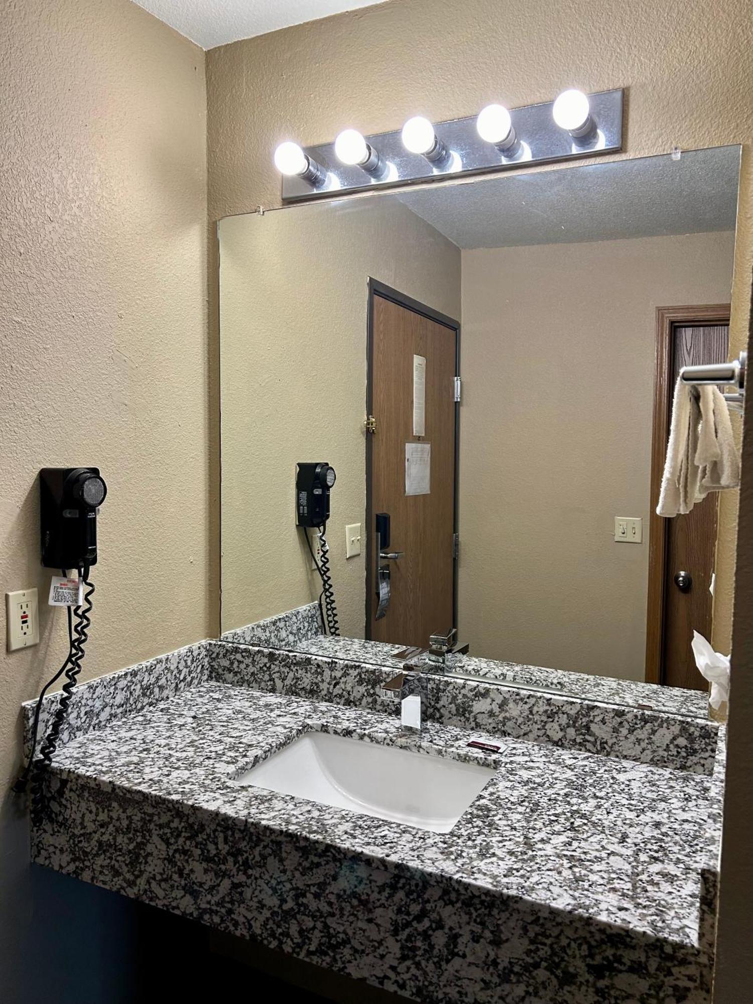 Super 8 By Wyndham Platte City Kansas City Area Extérieur photo