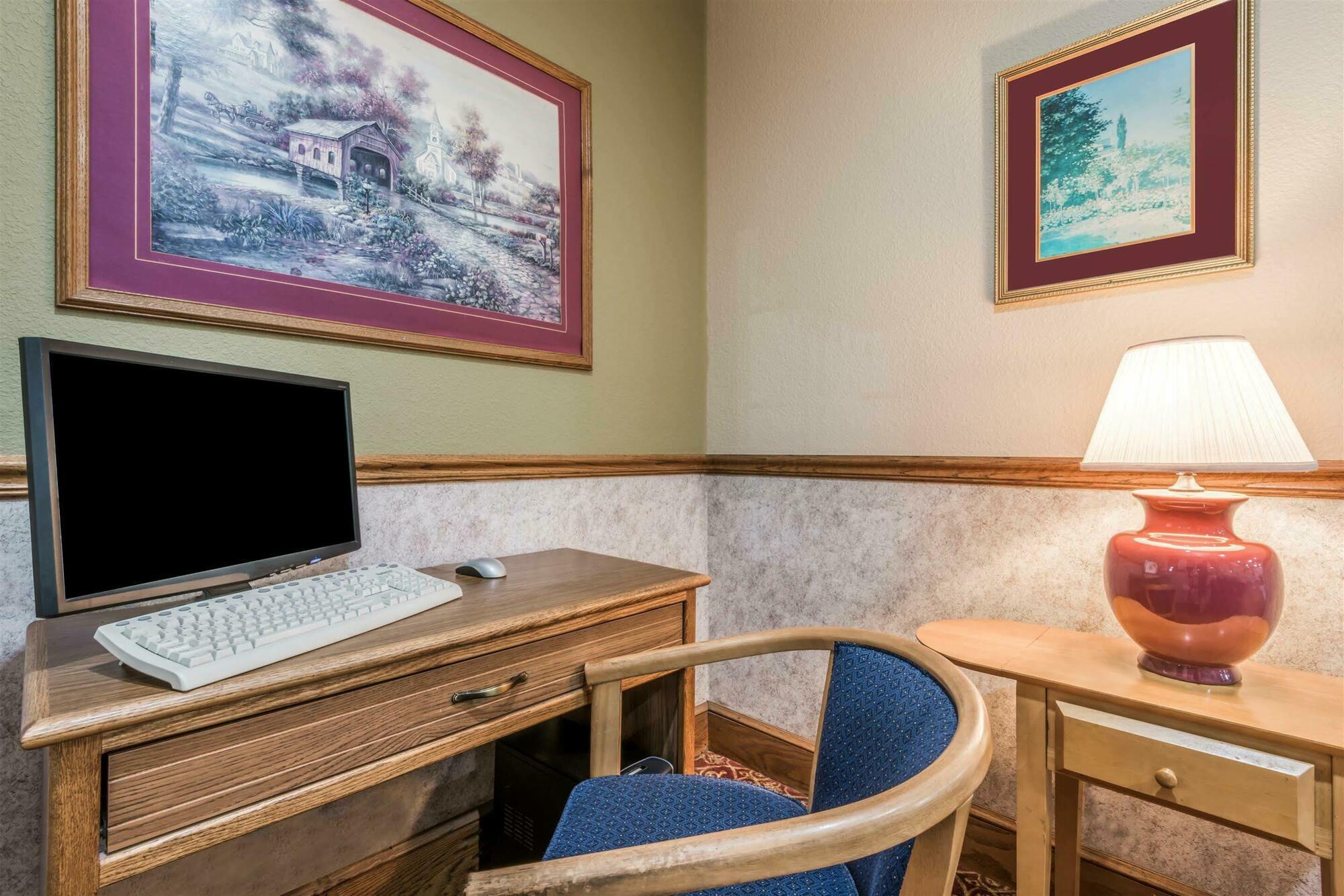 Super 8 By Wyndham Platte City Kansas City Area Extérieur photo